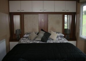 2 عدّة غرف نوم وسرير سفر وواي فاي مجانًا