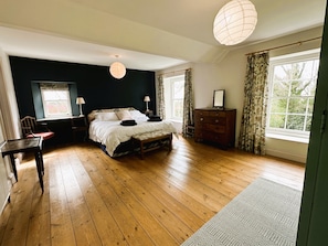 4 bedrooms, travel crib, internet, bed sheets - A beautiful country farm house in Pembrokeshire (Pembrokeshire)