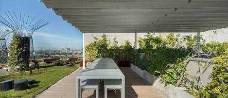 تناول الطعام بالخارج