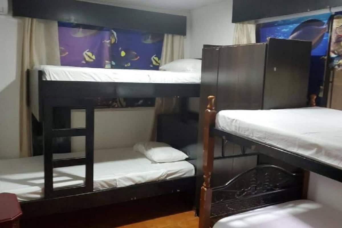 family room, ensuite | iron/ironing board, free wifi, bed sheets