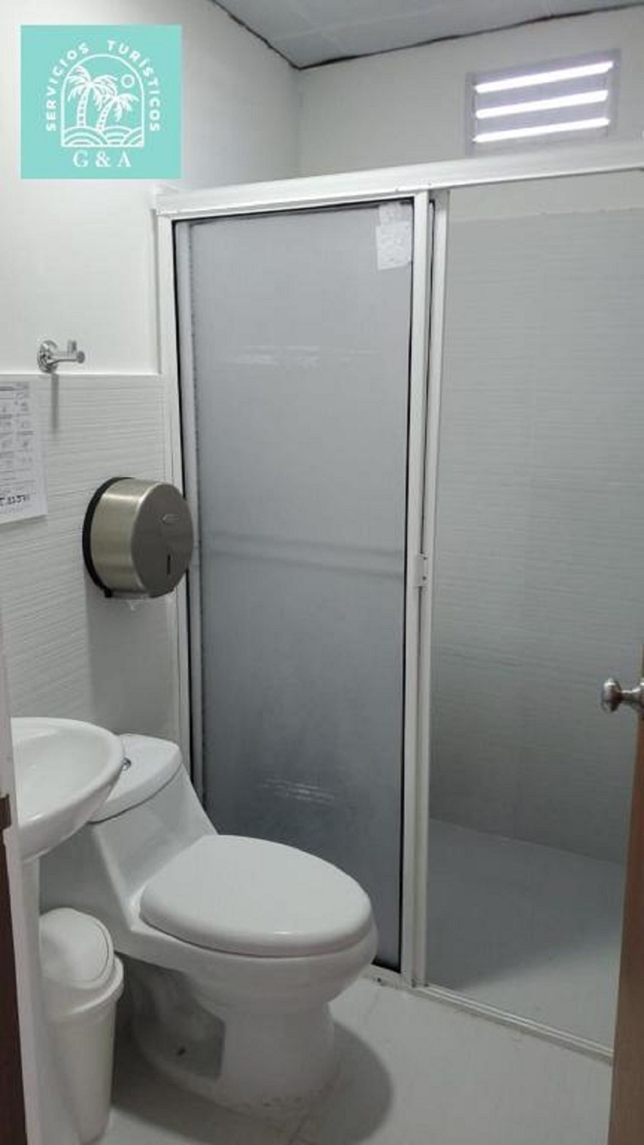 triple room, ensuite | bathroom | shower, towels