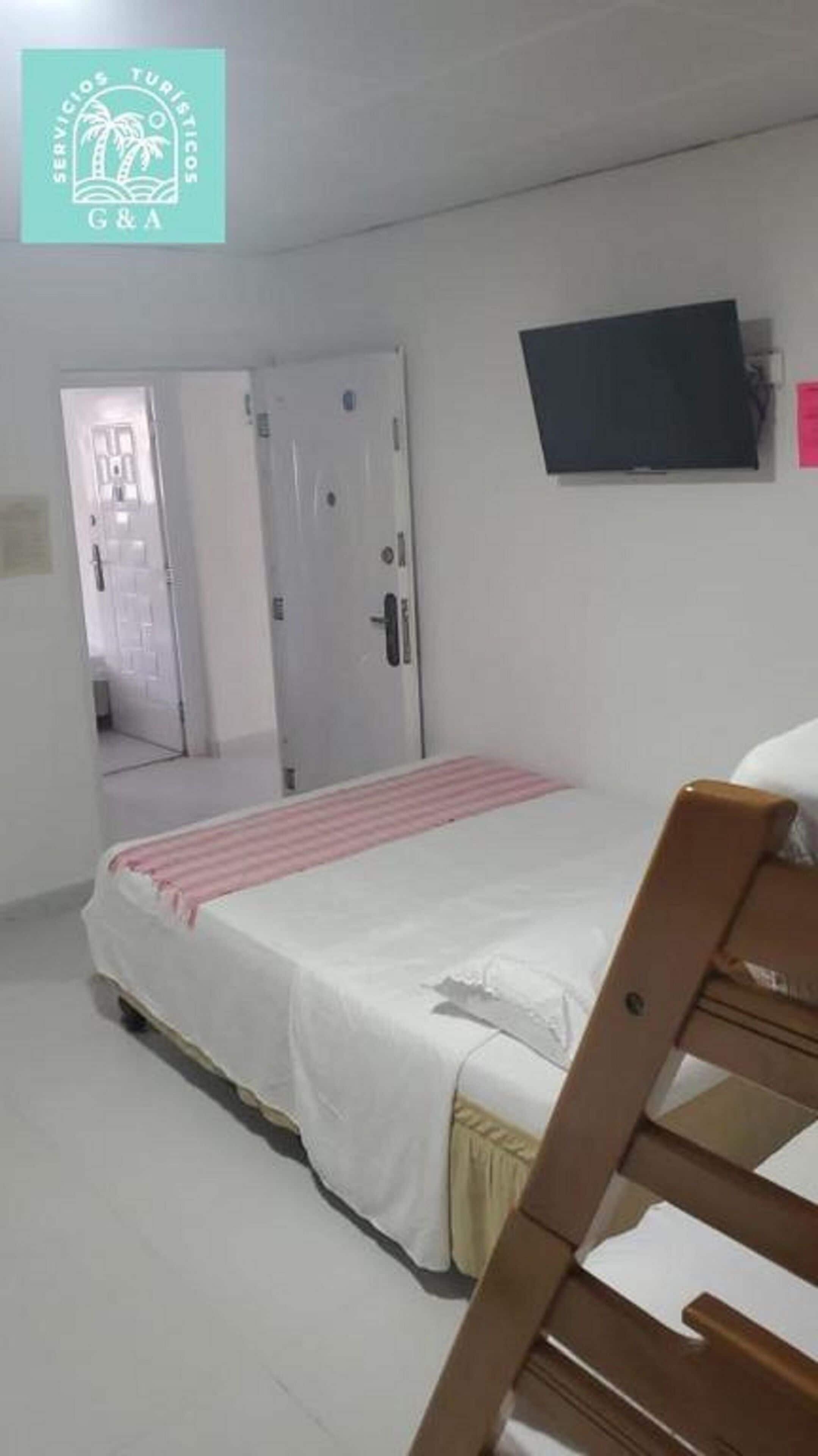 triple room, ensuite | iron/ironing board, free wifi, bed sheets