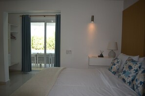 5 bedrooms, iron/ironing board, free WiFi, bed sheets