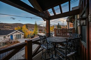 Outdoor dining - Upscale 3 bed/3bath Old Town House. Easy access to resorts and Main Street (Park City)