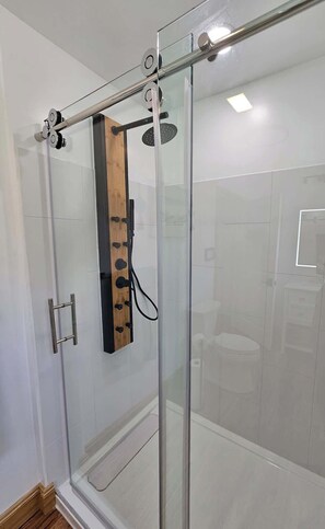 Shower, hair dryer, towels - Tree-Top Lake-Front Cottage (Madison)