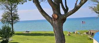 TREE TOP LAKE FRONT COTTAGE