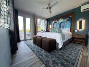 Premier studio, 1 kingsize bed, uitzicht op zee | Een kluis op de kamer, verduisterende gordijnen