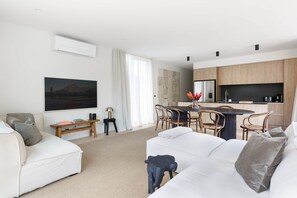 Télévision, chaîne hi-fi