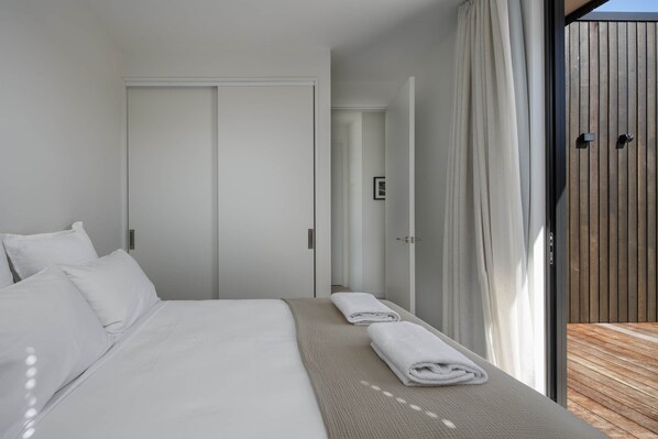 3 habitaciones, tabla de planchar con plancha, internet y ropa de cama 