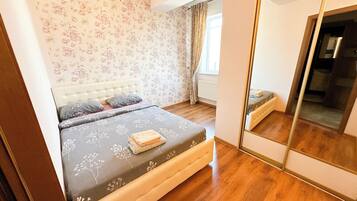 Iron/ironing board, WiFi, bed sheets