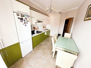 Een magnetron, een kookplaat