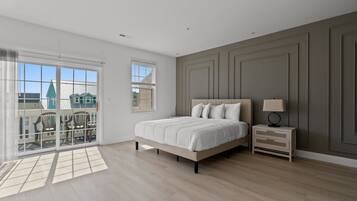6 bedrooms, desk