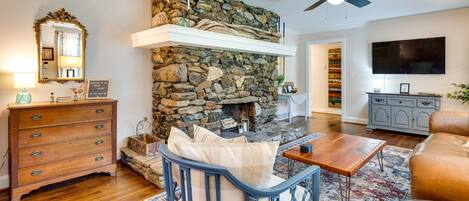 TV, fireplace