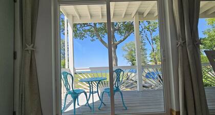 SEA SIDE LAKE FRONT COTTAGE