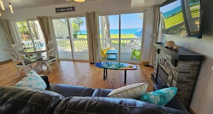 SeaSide Lake-Front Cottage
