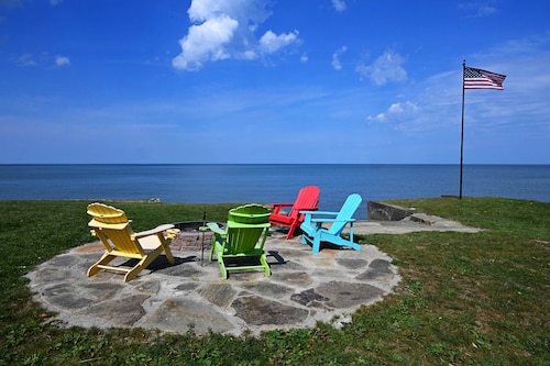 LEMON DROP LAKE FRONT COTTAGE