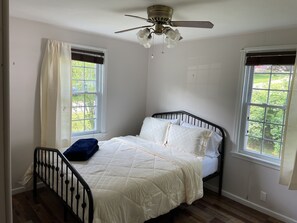 3 chambres, fer et planche à repasser, Wi-Fi, draps fournis