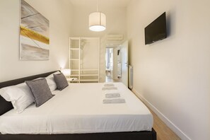 3 bedrooms, iron/ironing board, WiFi, bed sheets - Novella Contemporary Apartment by Mmega (Florence)