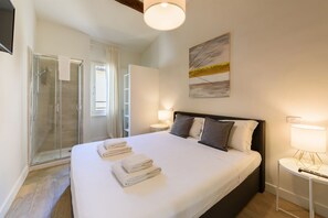 3 dormitorios, tabla de planchar con plancha, wifi y ropa de cama