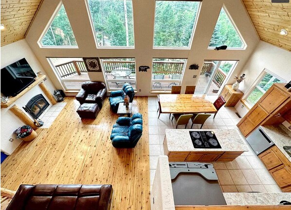 Smart TV, fireplace