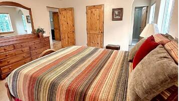 4 bedrooms, desk, iron/ironing board, free WiFi