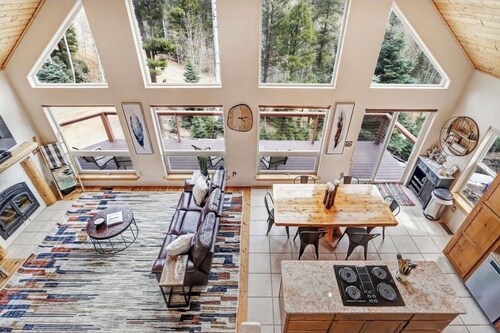 Mountainside Chalet with views! Private 2 acres. 4beds, 3 baths 2 master suites.