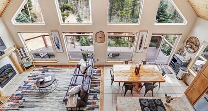 Mountainside Chalet with views! Private 2 acres. 4beds, 3 baths 2 master suites.