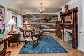 Interior - Atlanta Llama Luxury Cottage (Atlanta)