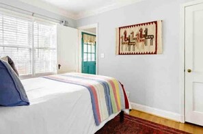 3 bedrooms, iron/ironing board, WiFi, bed sheets - Atlanta Llama Luxury Cottage (Atlanta)