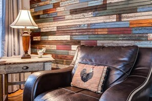 Interior - Atlanta Llama Luxury Cottage (Atlanta)