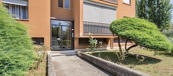 GuestHost - Asti Lovely Apt - Private Parking & Balconies