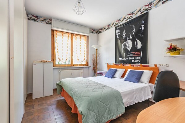 2 habitaciones, tabla de planchar con plancha, internet y ropa de cama 