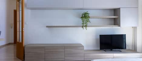 2 bedrooms, iron/ironing board, WiFi