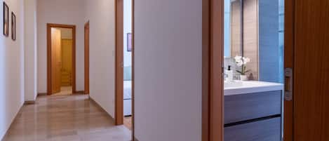 2 habitaciones, tabla de planchar con plancha y wifi