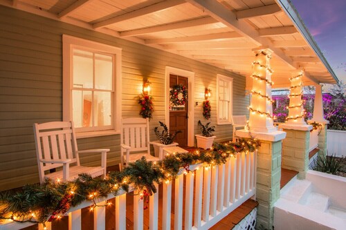 Historic Downtown Charmer *New*