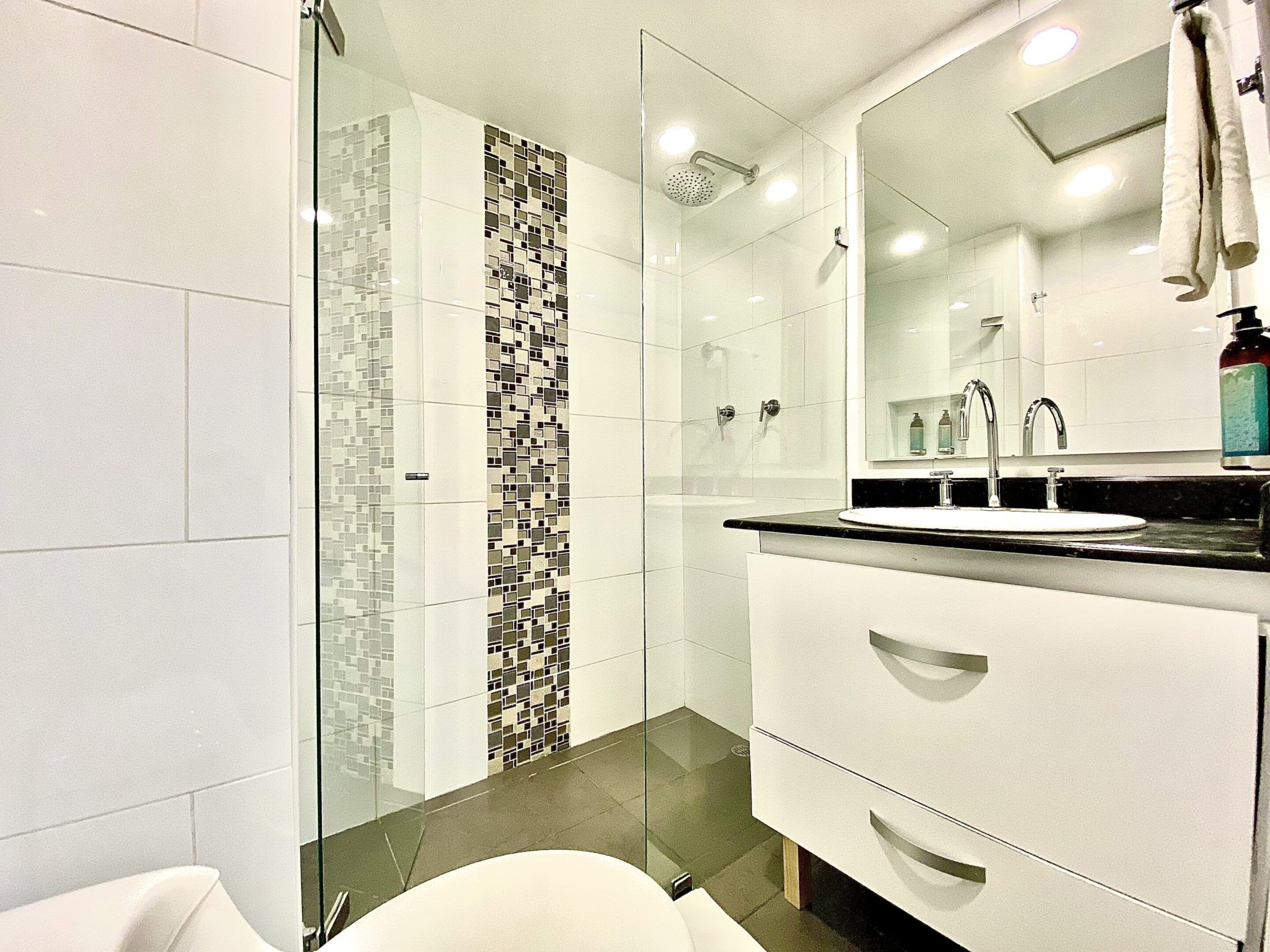 Apartment, 2 Bedrooms (104) | Bathroom | Shower, rainfall showerhead, hair dryer, towels