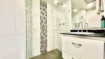 Apartment, 2 Bedrooms (104) | Bathroom | Shower, rainfall showerhead, hair dryer, towels
