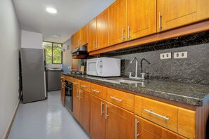 Apartment, 2 Bedrooms (105) | Private kitchen