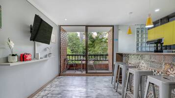 Apartment, 2 Bedrooms (104) | Dining room