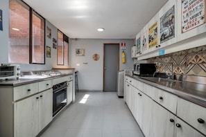 Apartment, 3 Bedrooms (301) | Private kitchen | Fridge, microwave, oven, coffee/tea maker