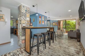 Apartment, 2 Bedrooms (105) | Living area