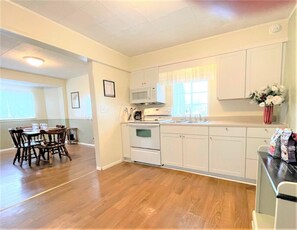 Fridge, microwave, oven, stovetop - High - Family Neighborhood, Pet Friendly (Van Wert)