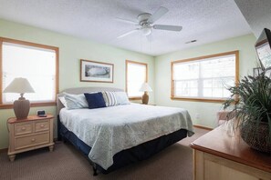 5 bedrooms, desk, iron/ironing board, WiFi