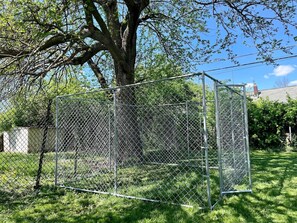 Sport court - Pontiac - Secluded Backyard, Pet Friendly (Fort Wayne)