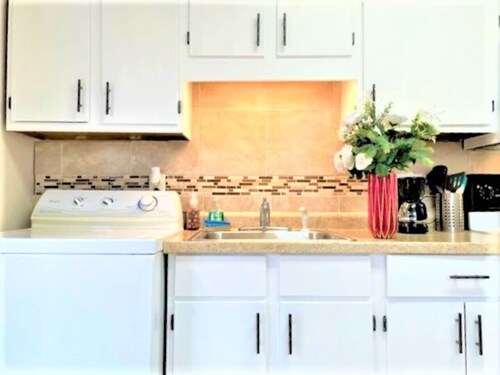 Pontiac - Secluded Backyard, Pet Friendly