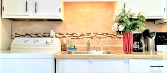 Pontiac - Secluded Backyard, Pet Friendly