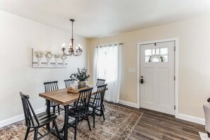 Dining - Near Lanc Attractions + Toy Room (Honey Brook)