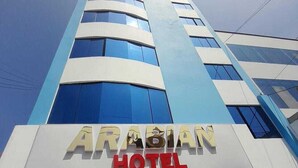 A modern building with a sign reading "Arabian Hotel". - Hotel Arabian (Lima)