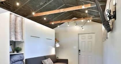 Luxury Tiny House, Coral’s Studio! Clean!