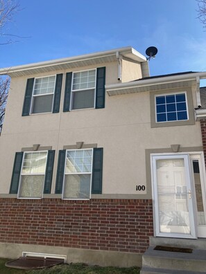 Exterior detail - Luxury five bedroom townhouse! Great location just off of Main Street! (Logan)